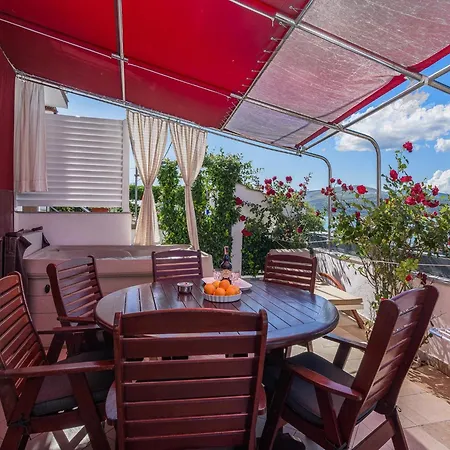 Apartment In Arbanija With Bubble Bath