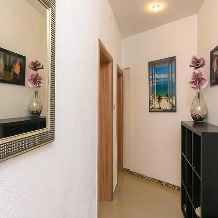 In Arbanija With Bubble Bath * Trogir