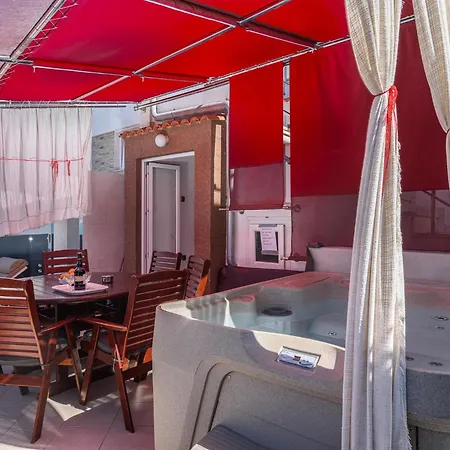 Apartment In Arbanija With Bubble Bath