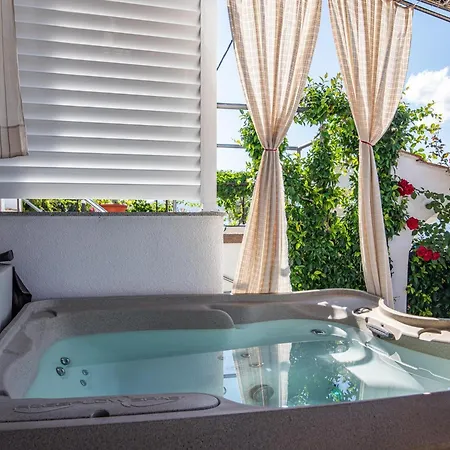 In Arbanija With Bubble Bath * Trogir