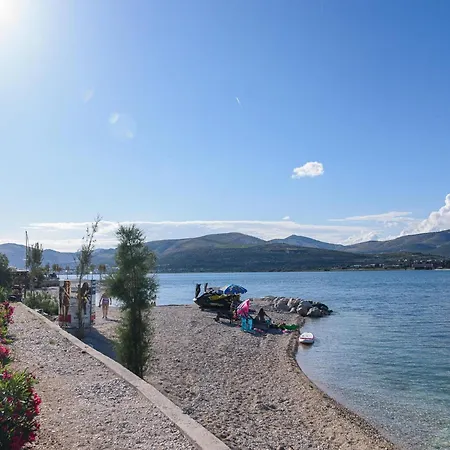 In Arbanija With Bubble Bath Апартаменты