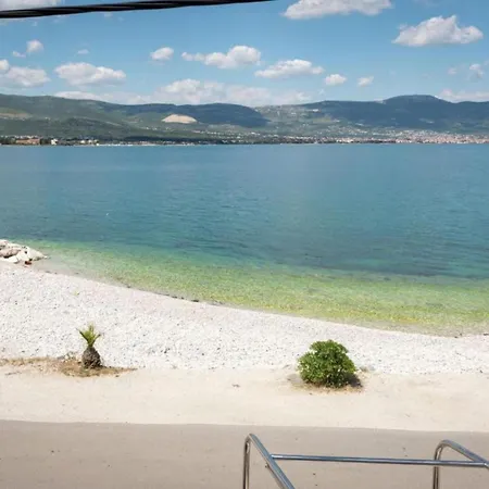 In Arbanija With Bubble Bath Апартаменты *