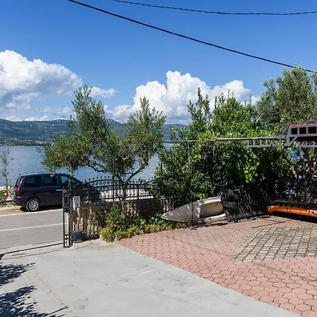 In Arbanija With Bubble Bath Apartman *