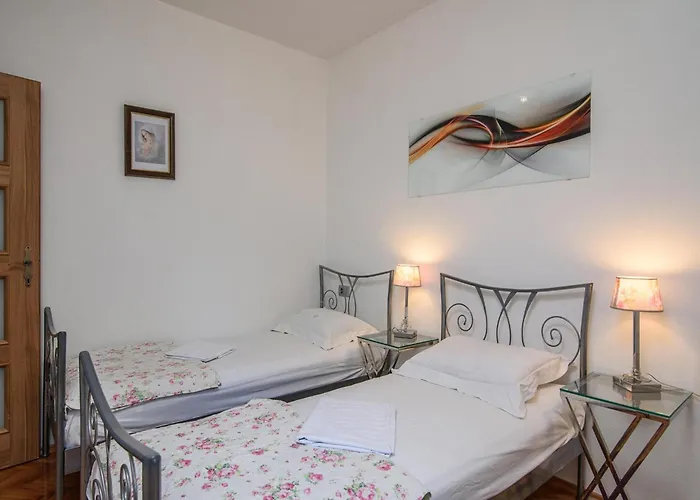 In Arbanija With Bubble Bath * 特罗吉尔