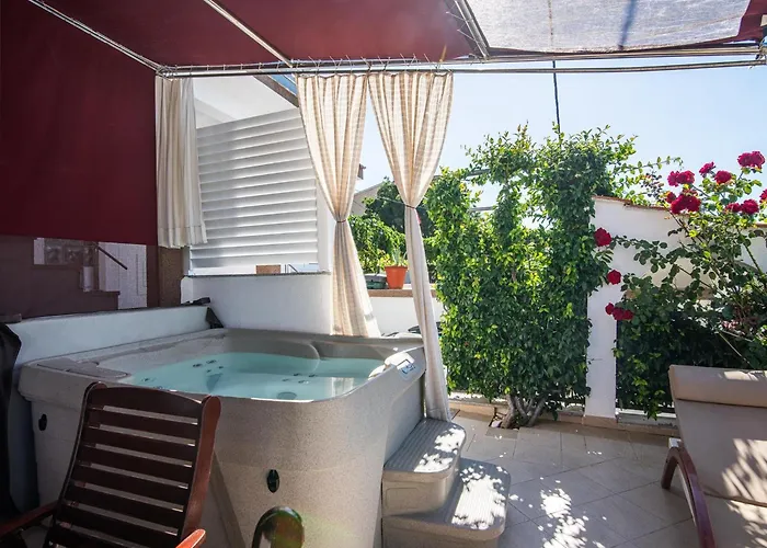 In Arbanija With Bubble Bath Apartman *